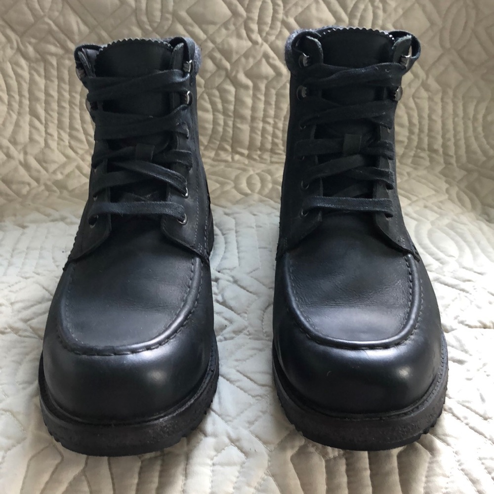 Ugg, men’s boots, size 10, lace up.
